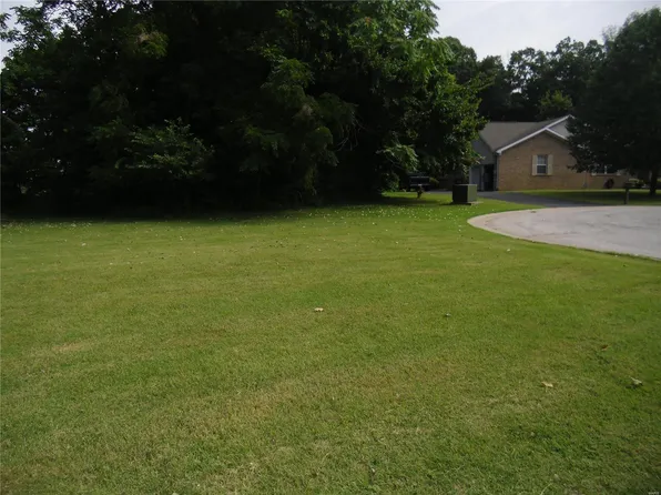 83 Montclair Dr, Fairview Heights, IL 62208