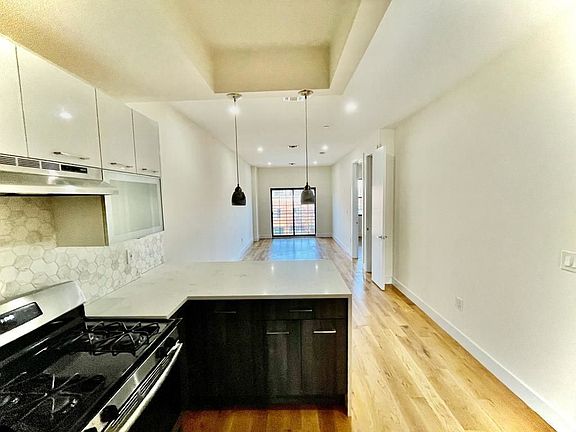 3rd image of 526 Kosciuszko St #4D