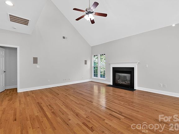 3rd image of 129 Doby Creek Ct