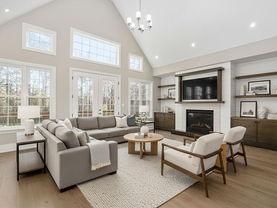 1st image of 121 Chapel Ridge Dr