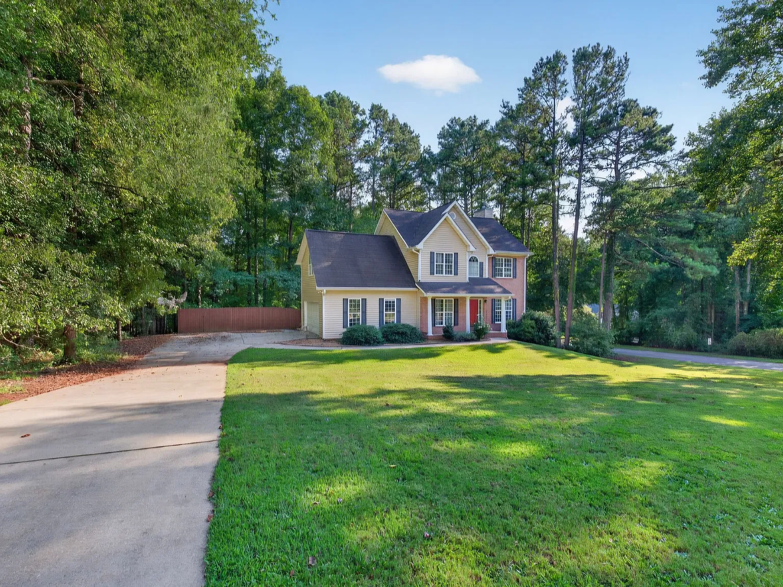 4 bed, 2.5 bath, 3000 sqft, $3,000 — Photo 3