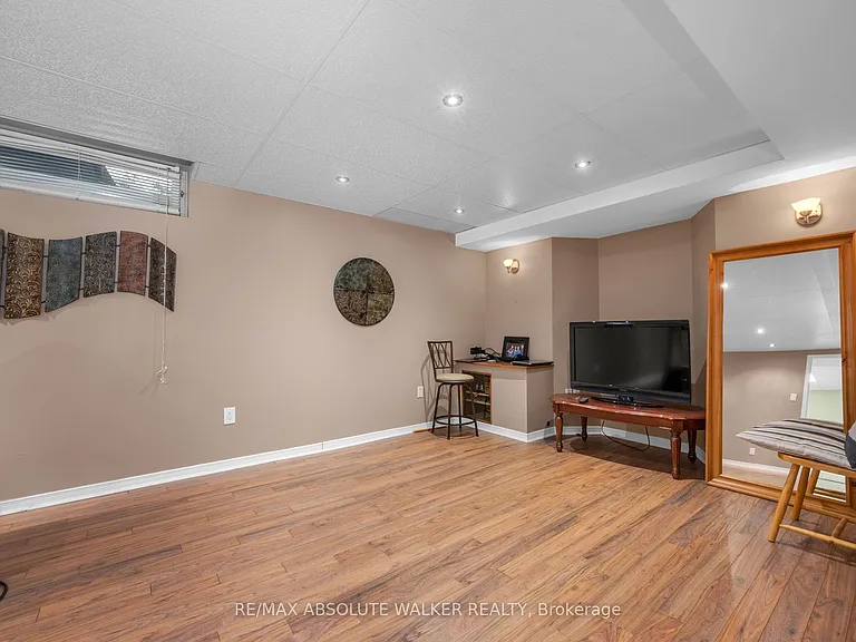 1849 Montereau Ave — Photo 37