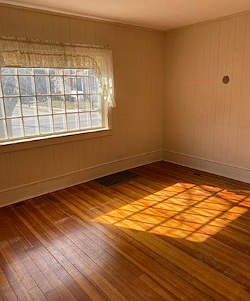 2nd image of 718 Walnut St