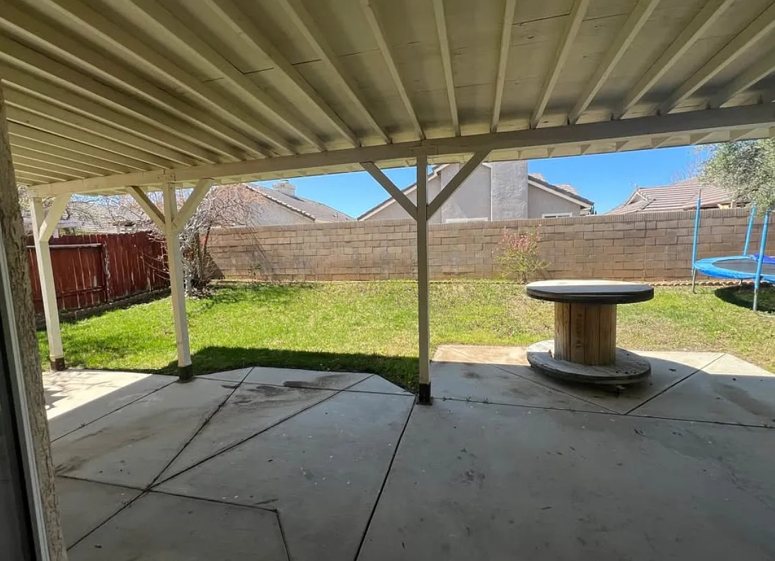 2 bed, 3500 sqft, $800 — Photo 2