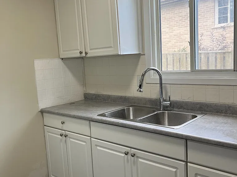 36 Sylvia St — Photo 2