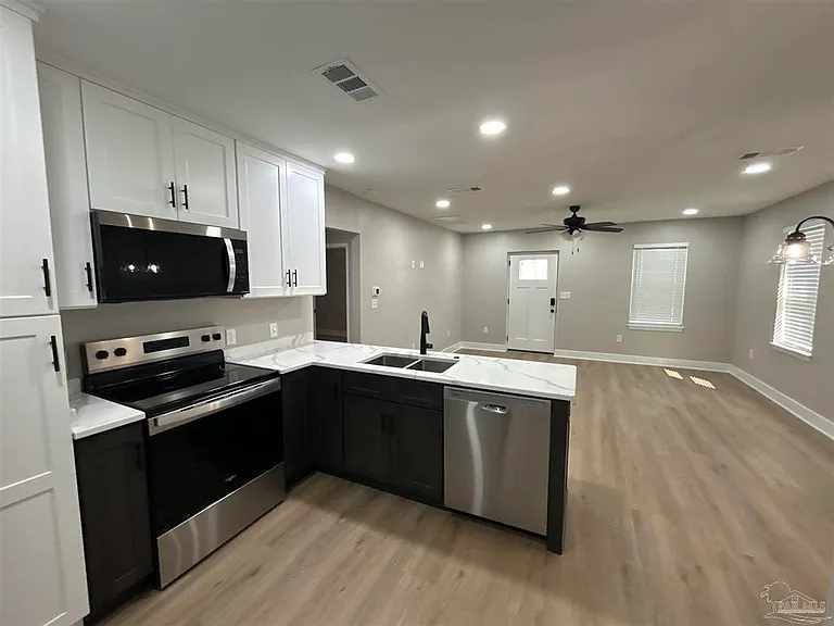 721 W Jordan St — Photo 12