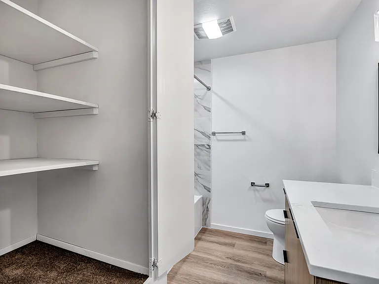 5210-5232 SE Rinearson Rd #5230 — Photo 15