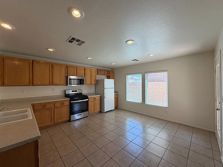 8306 Golden Amber St — Photo 2