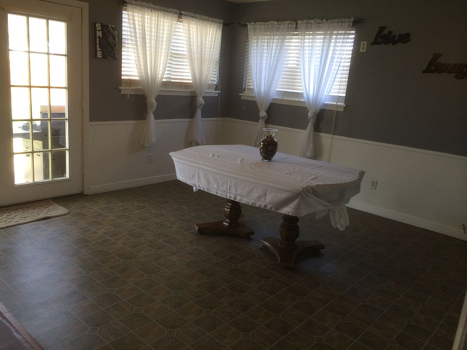 1st image of 805 Jerry Ln