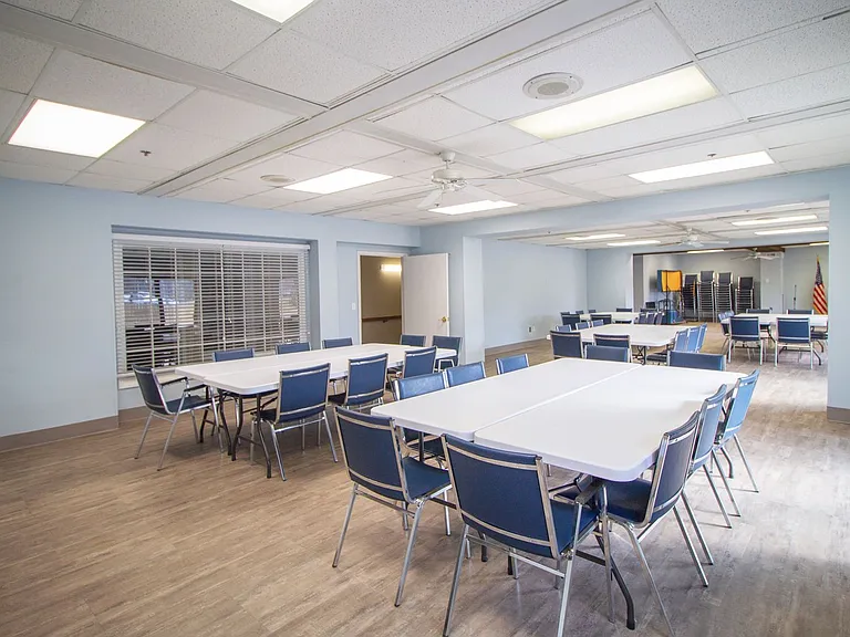 Oxford Park Towers of Berkley Senior Community — Photo 28