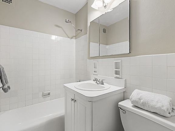 5th image of 5700 Arlington Ave APT 2E