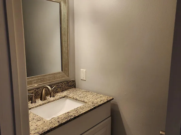 11710 Southlake Dr #6 — Photo 13