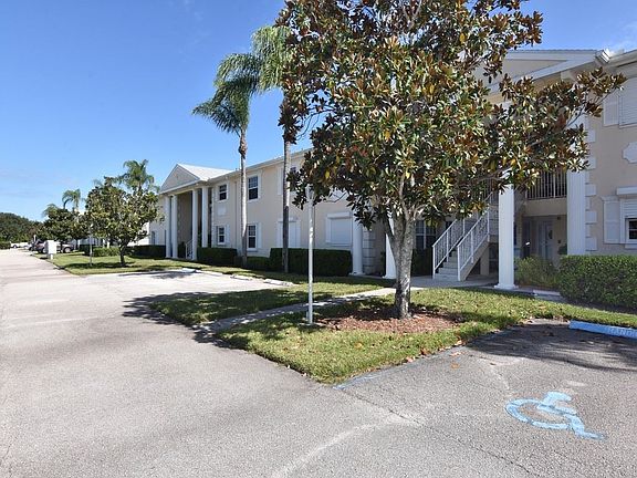 2nd image of 720 Lake Orchid Cir APT 205