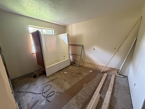 5th image of 423 Baird Dr