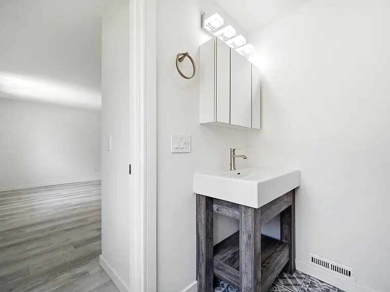 5864 Oval — Photo 25