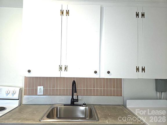 3rd image of 2831 Willow St #2