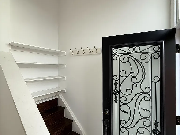 68 Knighton Dr #BASEMENT — Photo 2
