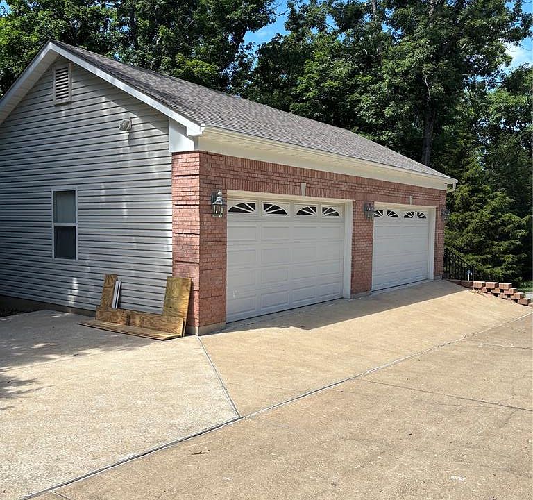 2nd image of 769 Old Colony Rd