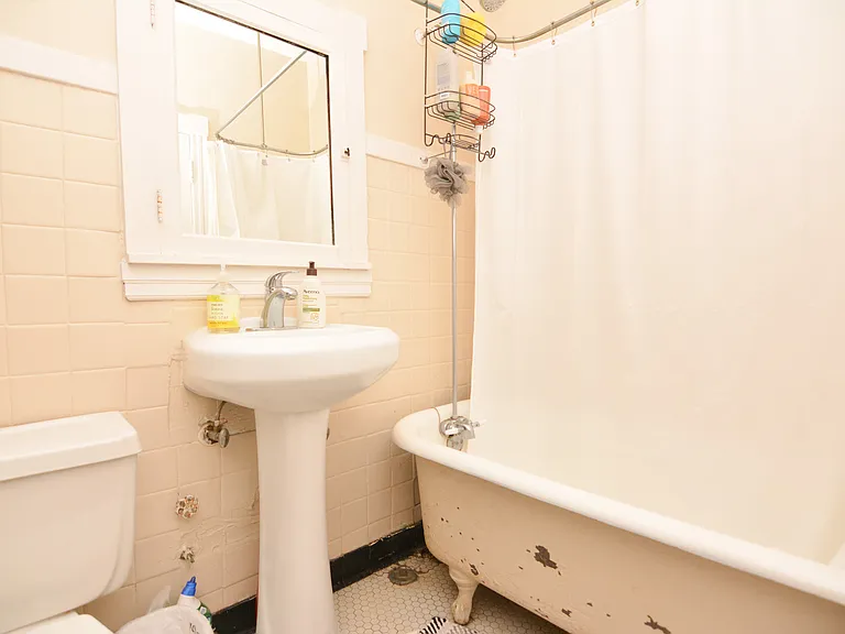 1609 W Grace St #1 — Photo 9
