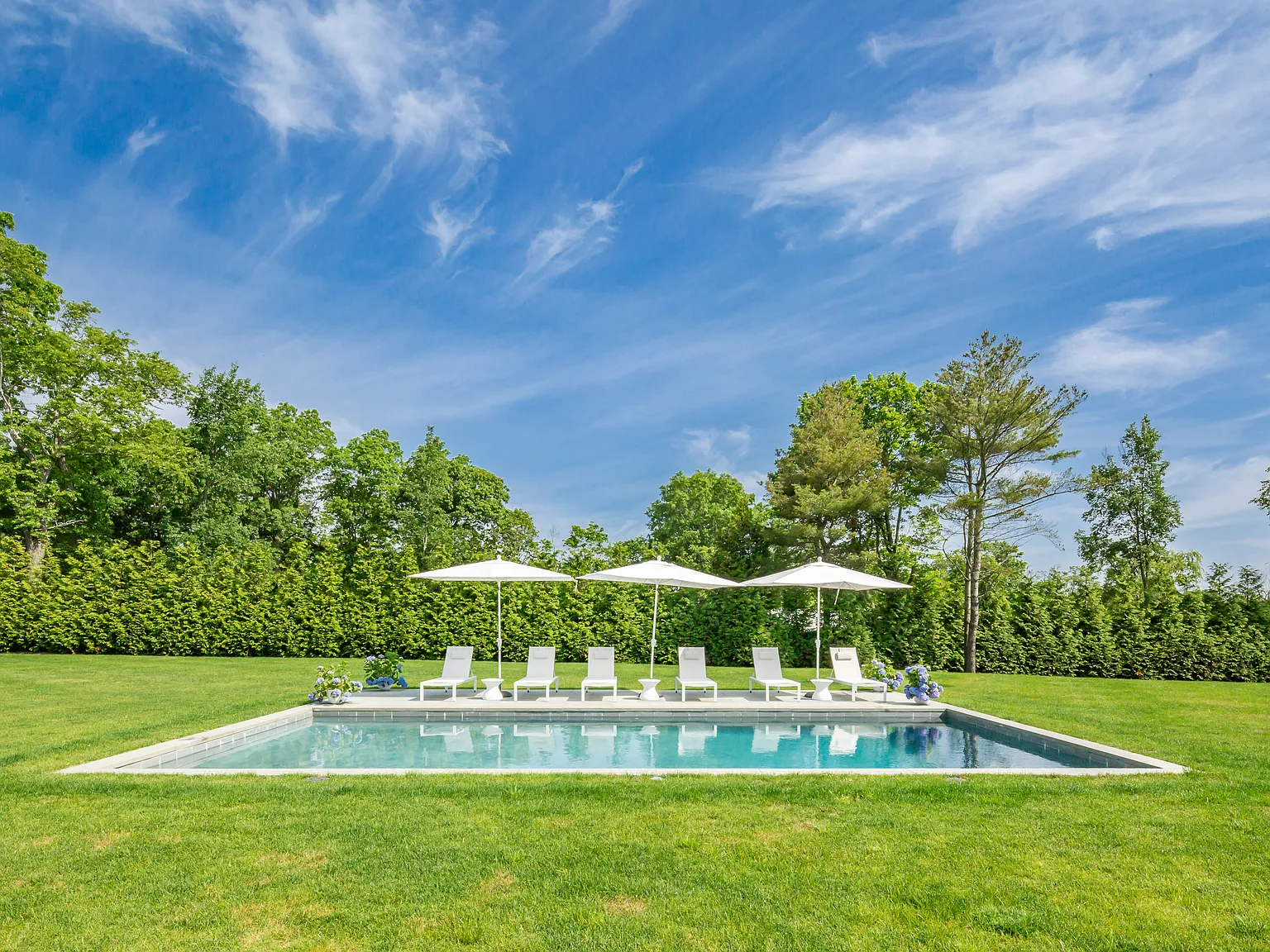 Beautifully Renovated Water Mill Victorian — Photo 3