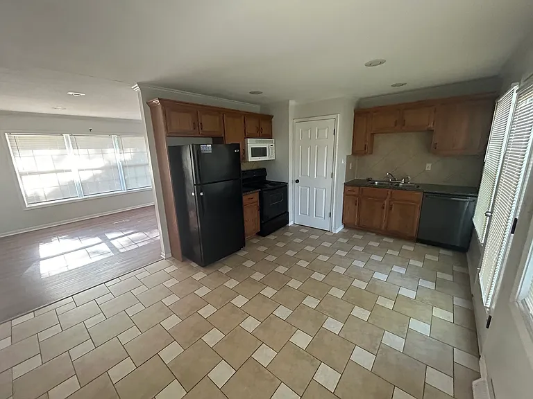 11226 Crystal Ave — Photo 4