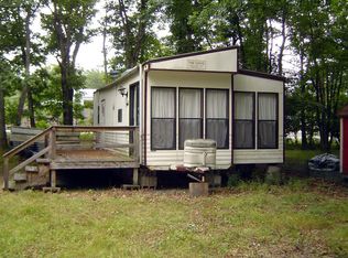 2724 Owego Ln, Shohola, PA 18458