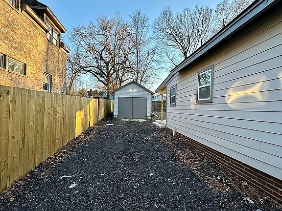 4th image of 3607 Kearney Ave