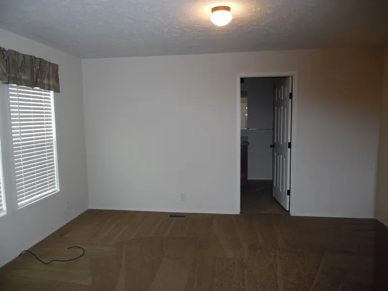 1066 Sherman Ct — Photo 5