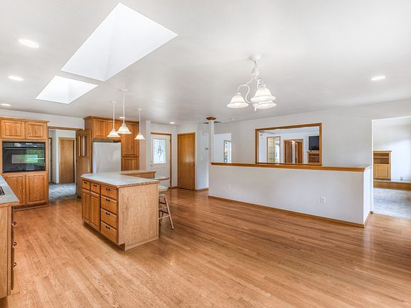4th image of 19106 Bonney Lake Blvd E