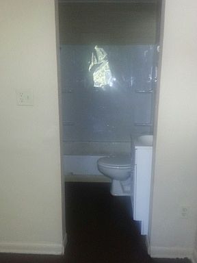 5th image of 2408 Linden Ave