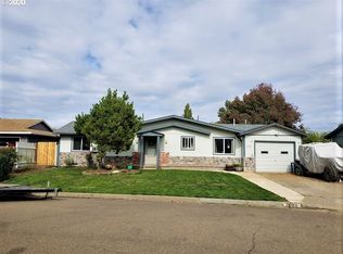 2229 La Canada Dr, Roseburg, OR 97471