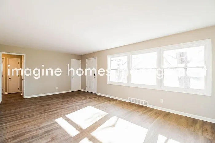 3 bed, 2.0 bath, 1464 sqft, $2,249 — Photo 2