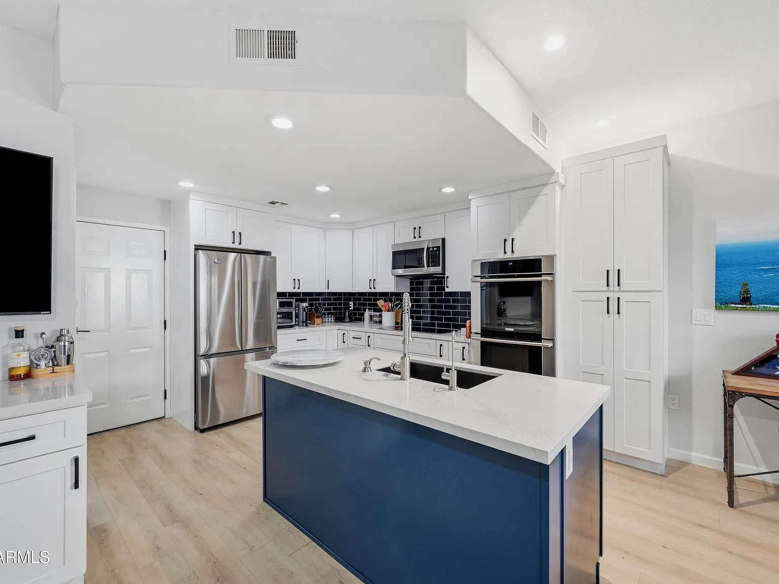 3 bed, 2.5 bath, 1322 sqft, $3,000 — Photo 1