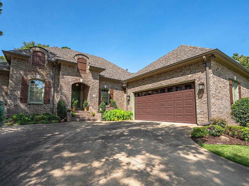 1st image of 124 Gardens Gate Dr