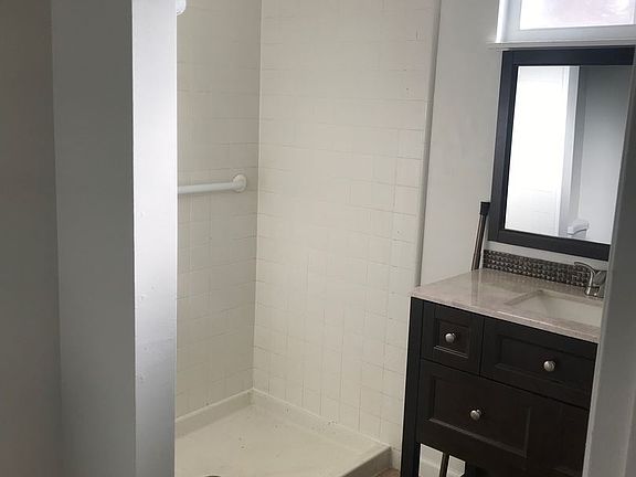 5th image of 413 Sherwood Dr