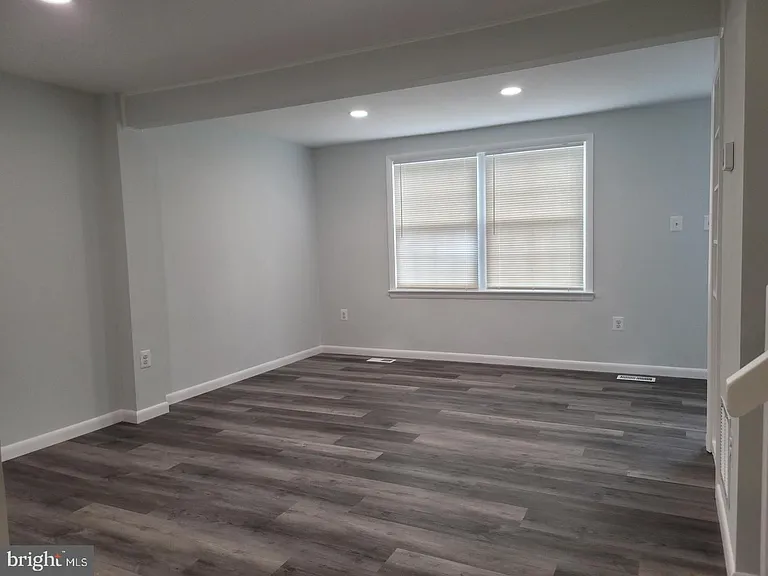 6220 Hillside Rd — Photo 2