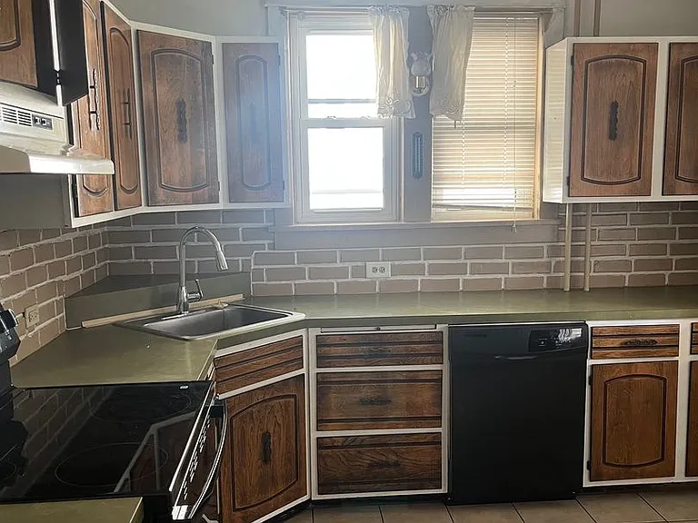 822 W Main St — Photo 4