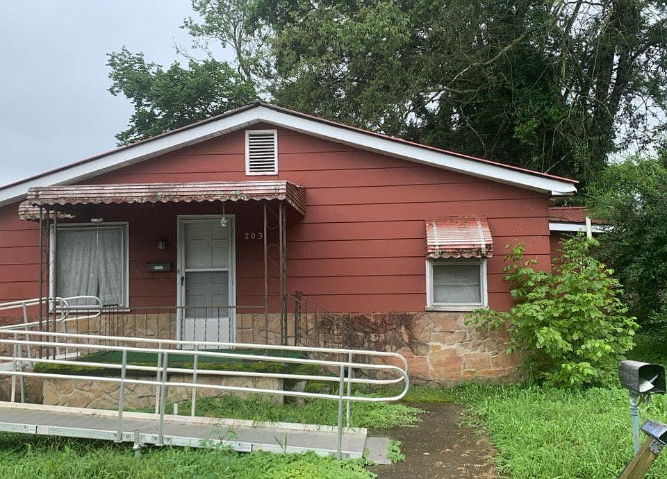 1st image of 203 Poplar St