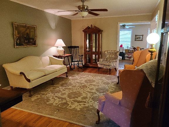 3rd image of 3617 N Pecan St