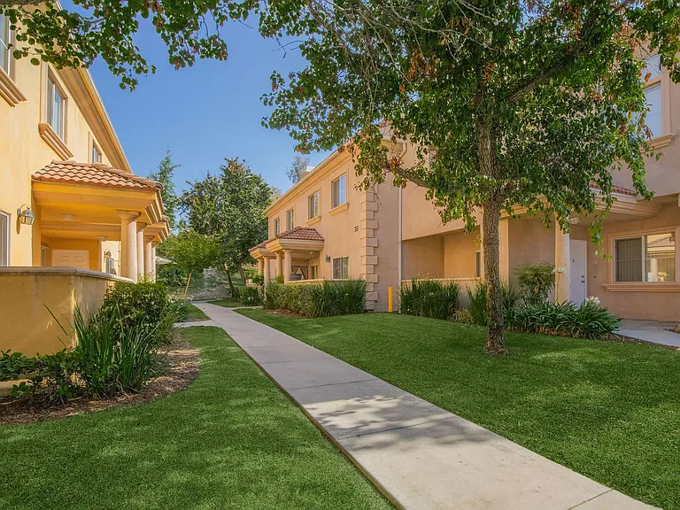 Colony Townhomes — Photo 31