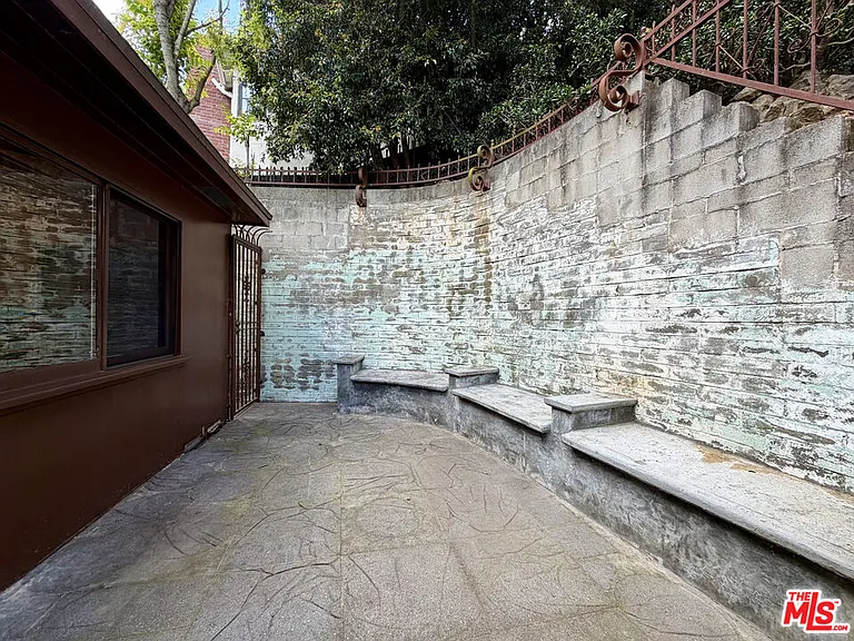 6871 Pacific View Dr — Photo 7