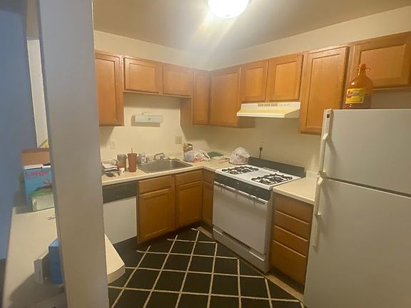3rd image of 1674 Shawano Ave #25