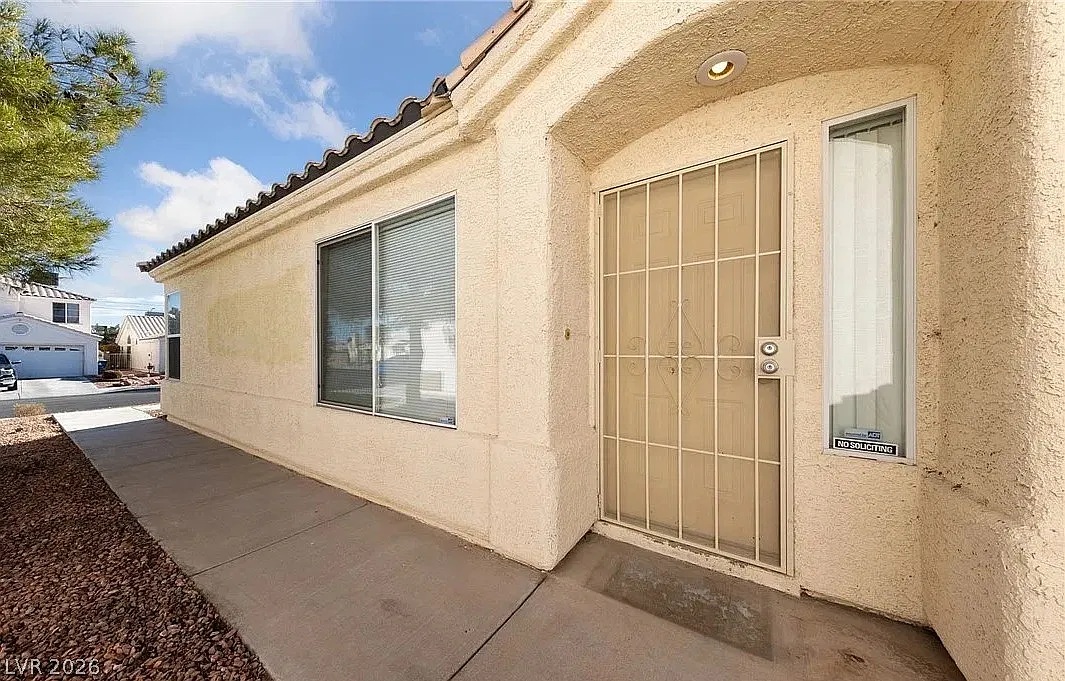 3 bed, 2.0 bath, 1322 sqft, $1,800 — Photo 2