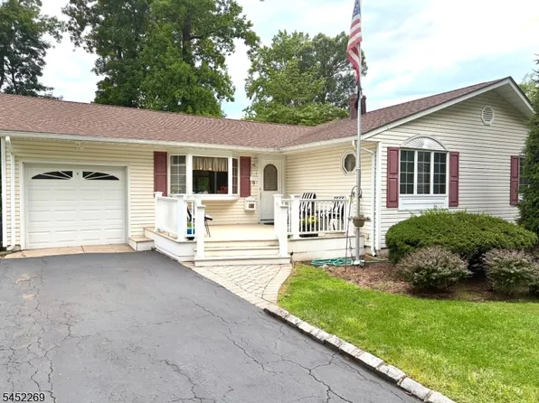 9 Belaire Dr, Roseland Boro, NJ 07068