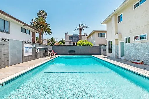 544 Evergreen St — Photo 3