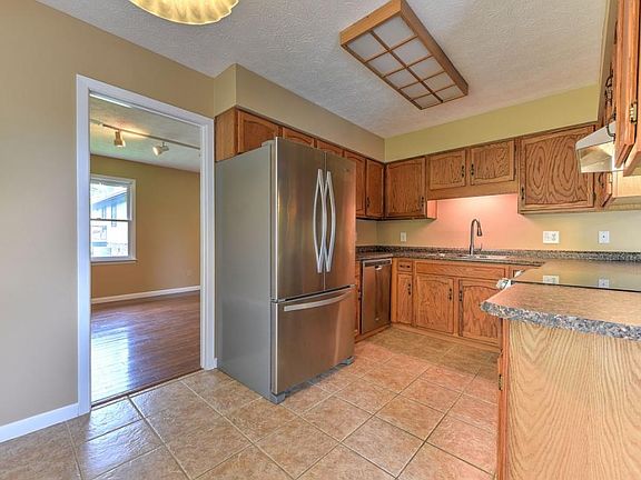 5th image of 3804 Thornton Dr