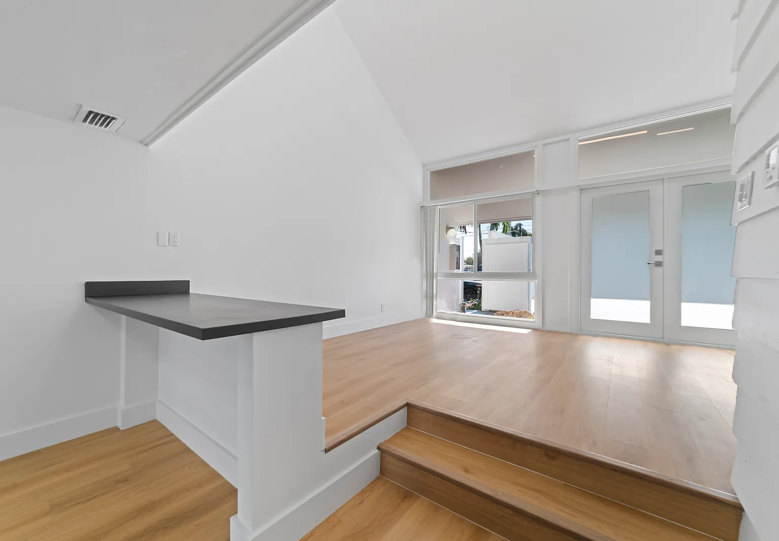 1 bed, 800 sqft, $2,150 — Photo 3