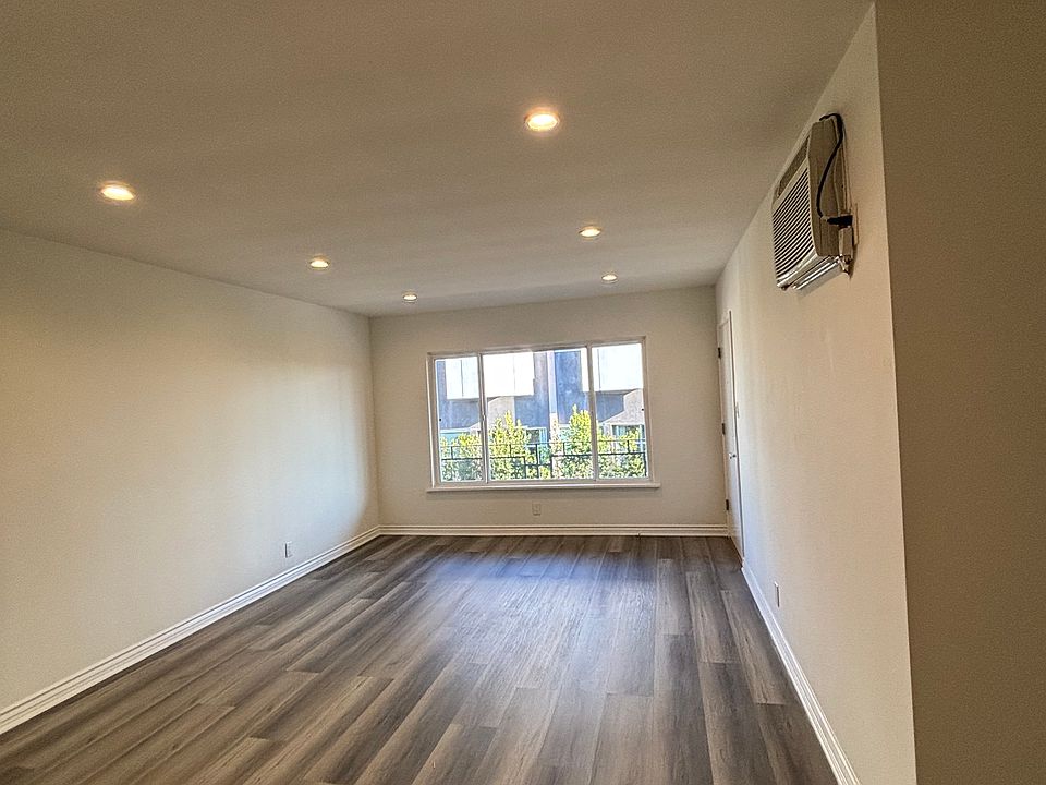 1st image of 1000 N Orange Grove Ave #10