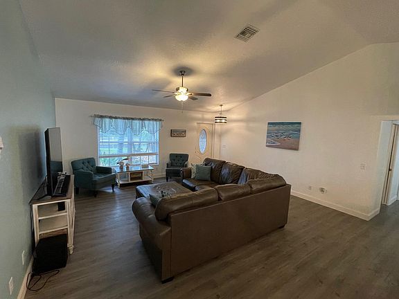 5th image of 1210 NE Juanita Pl