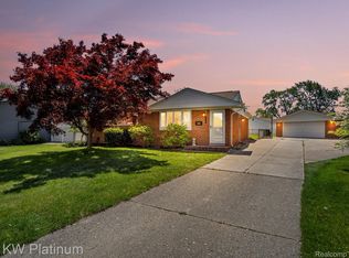 11868 Angus Cir, Sterling Heights, MI 48312